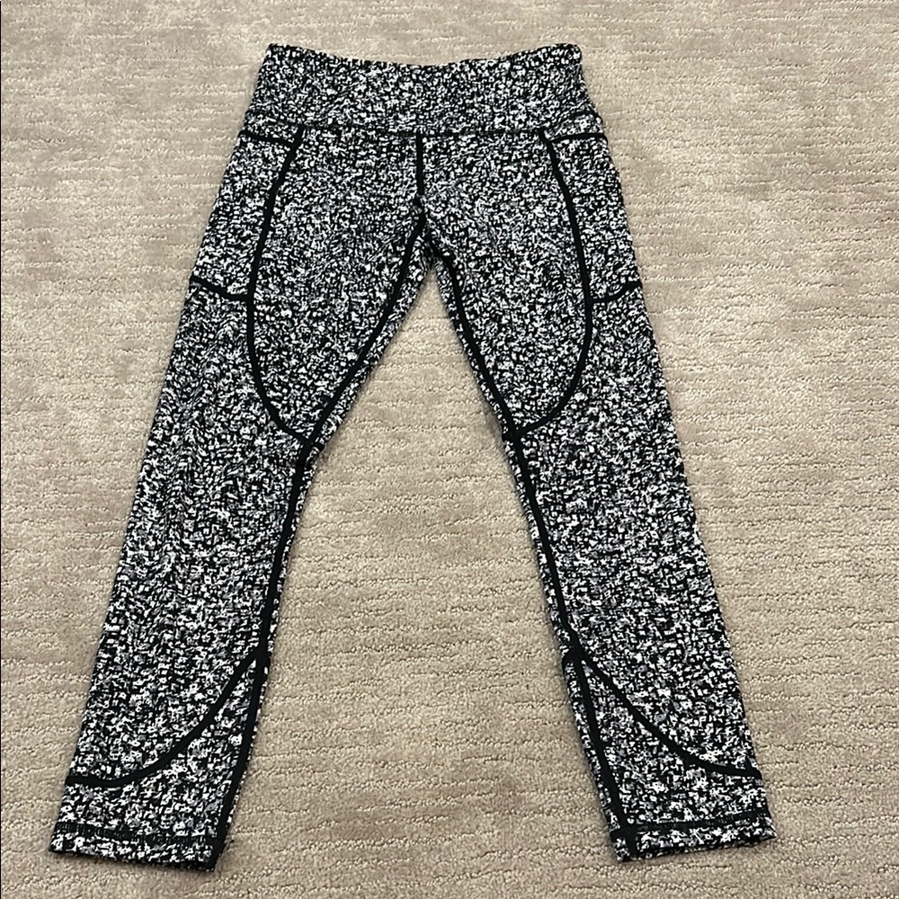 ZYIA Monochrome Abstract Leggings
